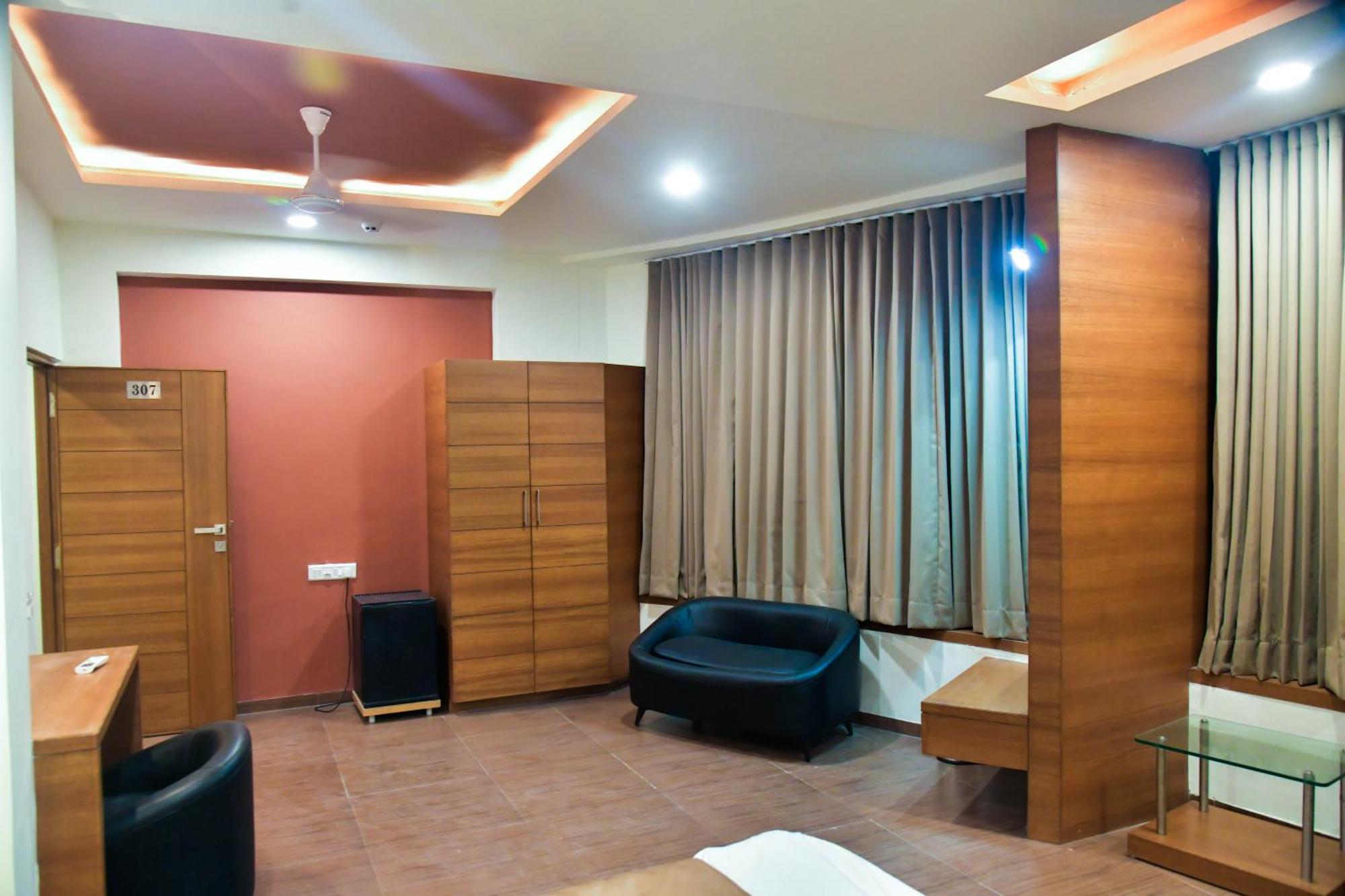 Hotel Ashooka Inn Gandhinagar Kültér fotó
