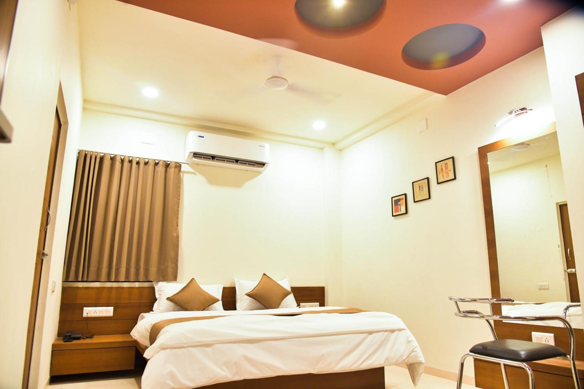 Hotel Ashooka Inn Gandhinagar Kültér fotó