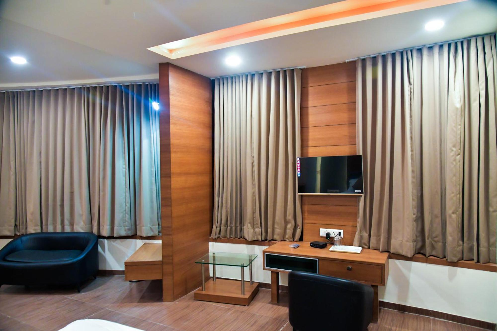 Hotel Ashooka Inn Gandhinagar Kültér fotó