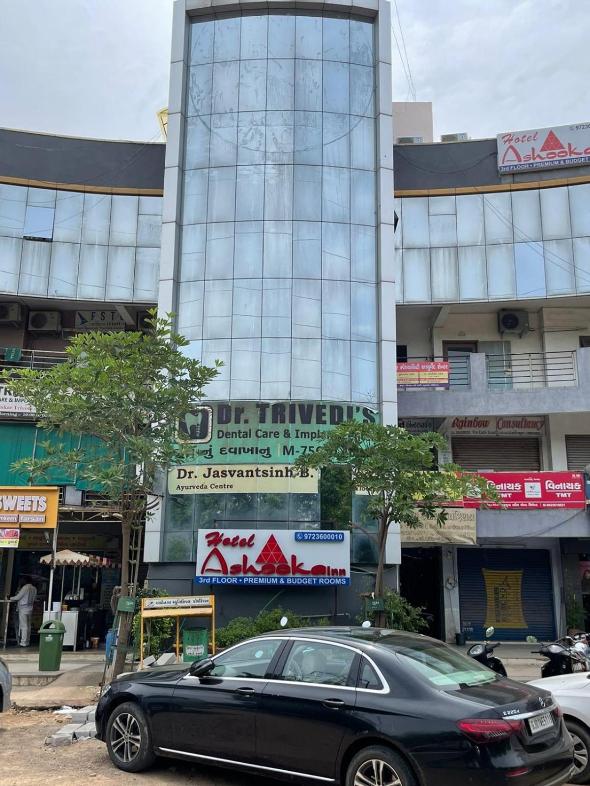 Hotel Ashooka Inn Gandhinagar Kültér fotó