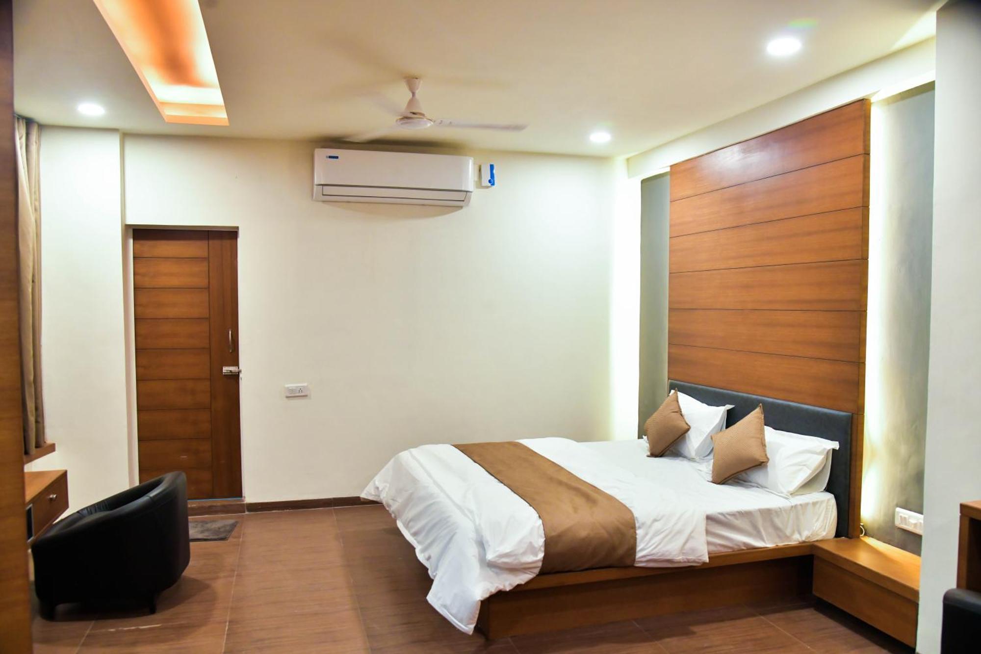 Hotel Ashooka Inn Gandhinagar Kültér fotó