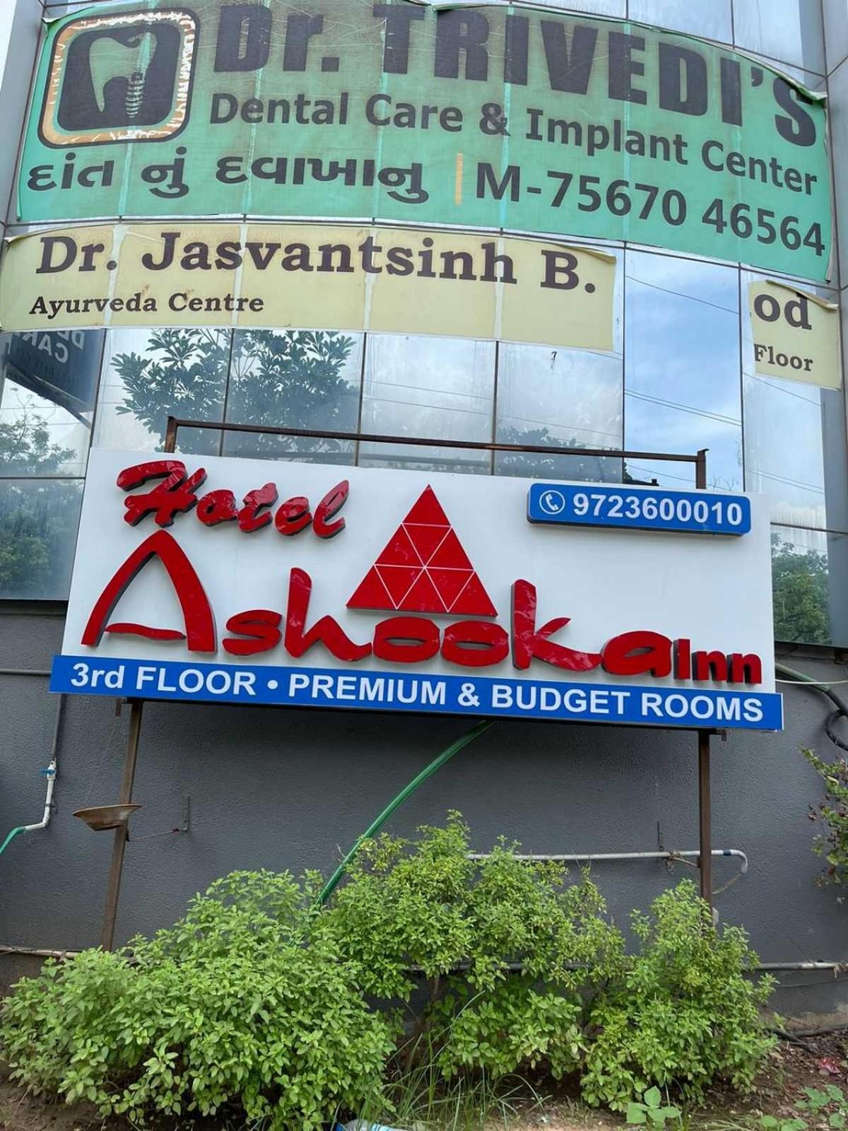 Hotel Ashooka Inn Gandhinagar Kültér fotó